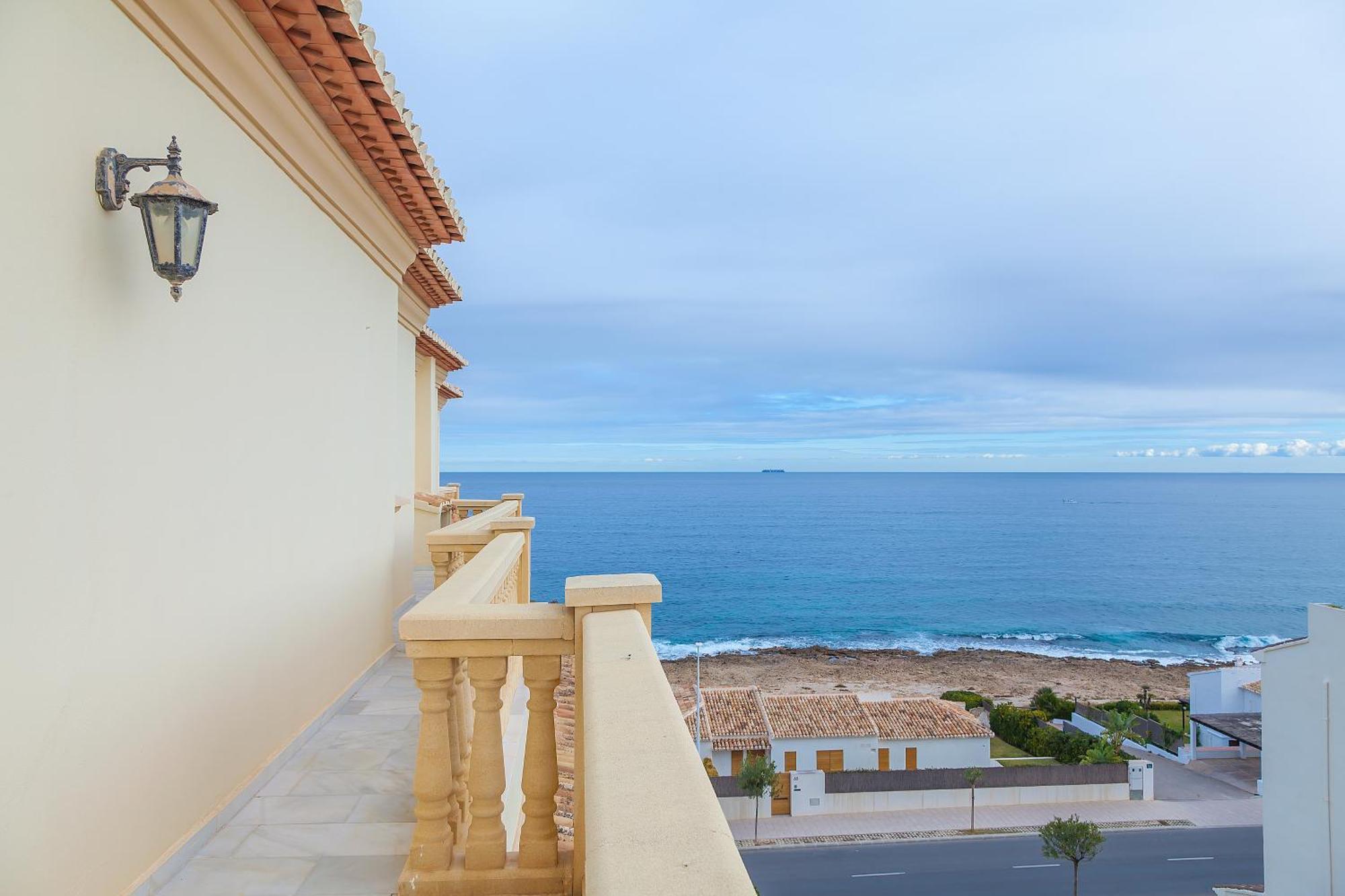 Mar-Beach Front Apartment In Хавеа Экстерьер фото